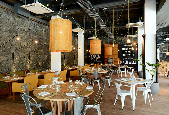 THE BISTROT THE BISTROT